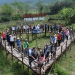 pelaku desa wisata di Jateng mengunjungi jembatan cinta di Panusupan