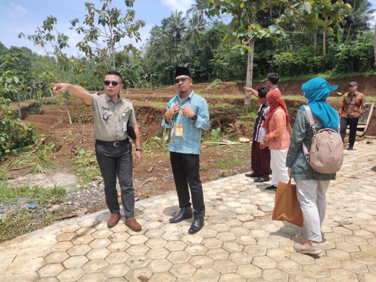 Desa Timbang Bangun Obyek Wisata Karag Hill