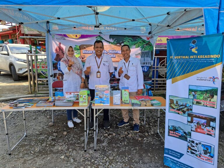 Kadinporapar Ir. Prayitno, M.Si. (Tengah)